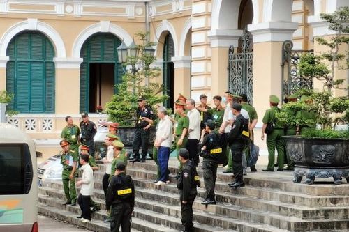 'Vai diễn xuất sắc' của cha vợ Chủ tịch HĐQT Trung tâm Đăng kiểm 50-13D