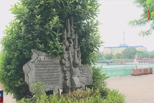 Hà Nội tu bổ bức phù điêu 'Bắt sống phi công Mỹ'