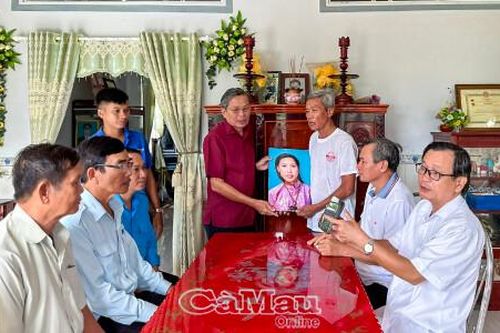 Trao di ảnh tri ân