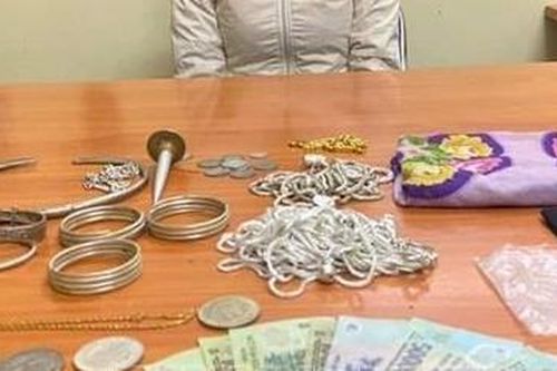 Bắt 2 người nước ngoài 'nhập nha' trộm 3 đồng hồ Rolex cùng nhiều nữ trang, ngoại tệ