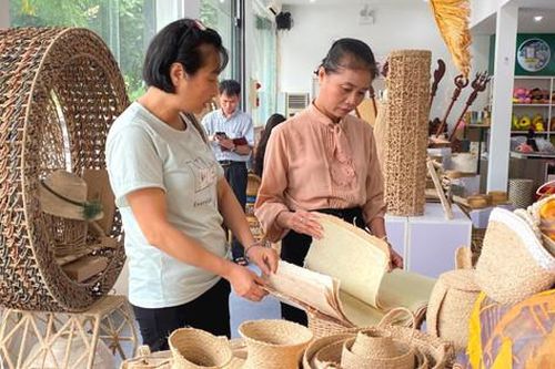 Giới thiệu hơn 350 mẫu sản phẩm thủ công mỹ nghệ, sản phẩm làng nghề Hà Nội