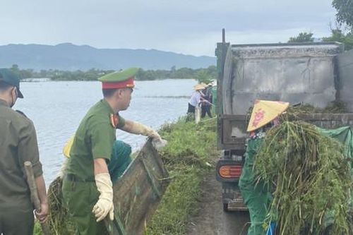 Huyện Quốc Oai ra quân tổng vệ sinh môi trường sau khi nước lũ rút