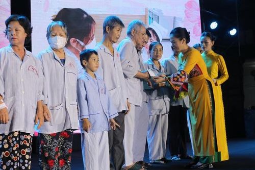 Hòa nhịp yêu thương mang đến nụ cười nhân ái tới người bệnh