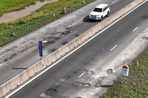 Chủ đầu tư nói gì về tuyến đường Lộ Tẻ- Rạch Sỏi xuất hiện đầy ổ gà?