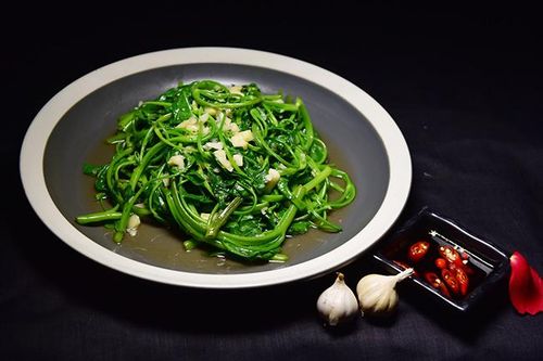 Rau muống xào tỏi của Việt Nam lọt top '100 món xào ngon nhất châu Á'