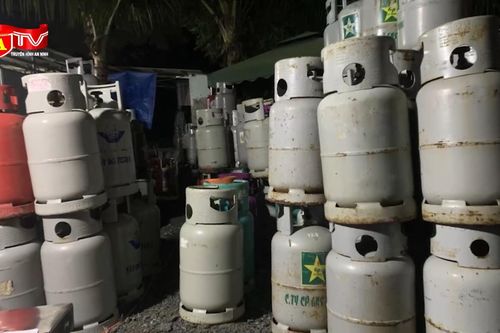 Phát hiện cơ sở kinh doanh hơn 300 bình gas đã qua sử dụng không đảm bảo an toàn