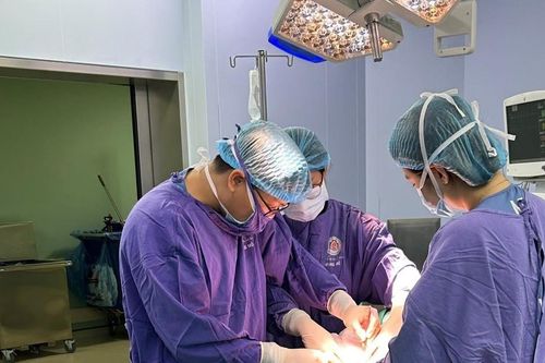 Điều trị thành công cho người đàn ông mắc căn bệnh hiếm gặp