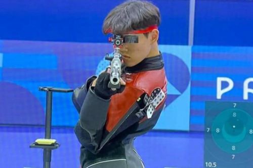 Xạ thủ Olympic Hàn Quốc gây sốt với dáng đứng hình chữ S
