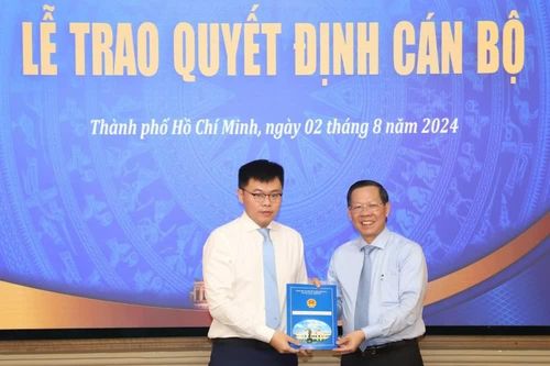 Chủ tịch TP.HCM trao quyết định bổ nhiệm cán bộ lãnh đạo
