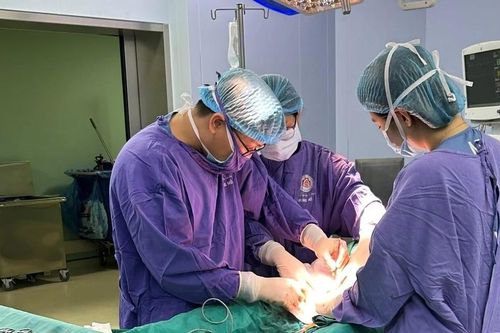 Điều trị thành công cho bệnh nhân áp xe túi tinh cực hiếm gặp