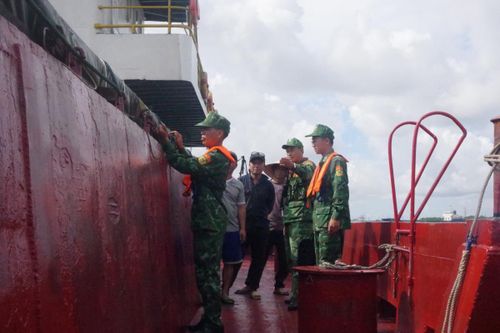 Liên tiếp bắt 2 vụ buôn lậu, thu giữ gần 6.000 tấn than, trị giá hơn 10 tỷ đồng