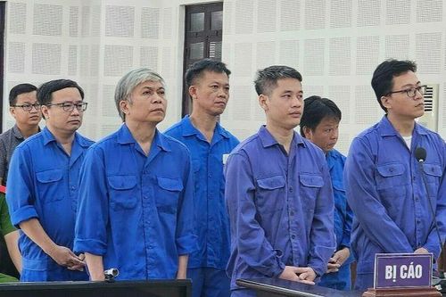 Xét xử nhóm cán bộ đòi 'lại quả' 33% giá trị gói thầu
