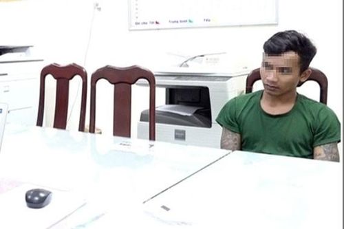 Bắt tạm giam đối tượng tàng trữ trái phép súng quân dụng