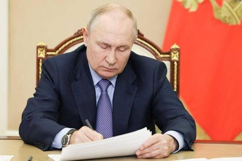 Tổng thống Nga Putin quyết định ân xá