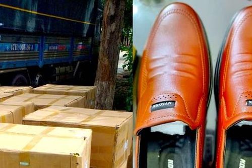 Phát hiện ô tô tải chở hàng nghìn đôi giày không rõ nguồn gốc ở Kon Tum