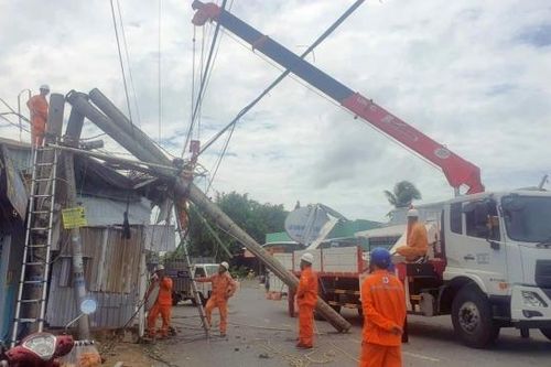 EVNSPC cảnh báo nguy cơ mất an toàn điện mùa mưa bão