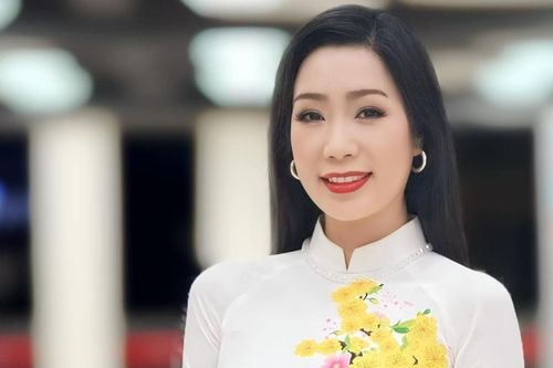 NSND Trịnh Kim Chi ngồi ghế nóng cuộc thi hoa hậu