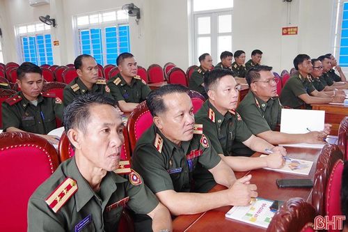 Nâng cao kiến thức, kỹ năng cho 20 cán bộ quân sự tỉnh Bolikhămxay