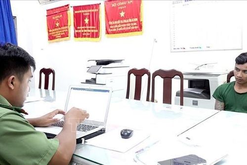 Khởi tố, tạm giam đối tượng tàng trữ trái phép súng quân dụng K54