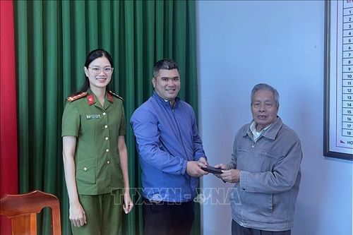 Cụ ông 84 tuổi nhặt được của rơi, tìm người trả lại