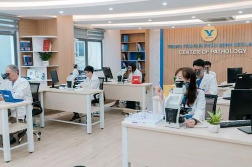 Bệnh nhân người Campuchia bất ngờ phát hiện mắc ung thư tuyến vú xâm nhập bằng tiêu chuẩn 'vàng'