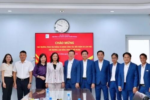 Thứ trưởng Phan Thị Thắng làm việc với Trường Cao đẳng Kinh tế Đối ngoại về tài chính, đầu tư công