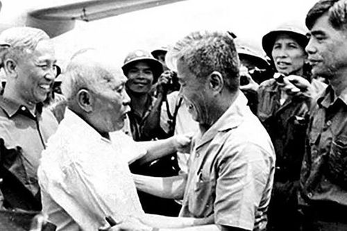 Tháng tám, ôn lại âm vang