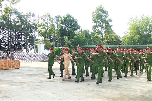 Công an TP. Châu Đốc kiểm tra kết quả tập huấn điều lệnh, quân sự, võ thuật