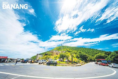 Hàng nghìn lượt khách đến Hải Vân quan trong ngày đầu mở cửa