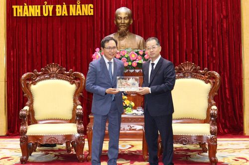 Bí thư Thành ủy Nguyễn Văn Quảng tiếp lãnh đạo Tổ hợp Samsung Việt Nam