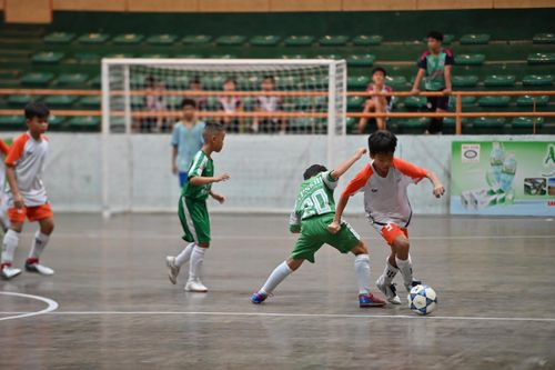 14 đội bóng tranh tài giải bóng đá lứa tuổi U11 tỉnh