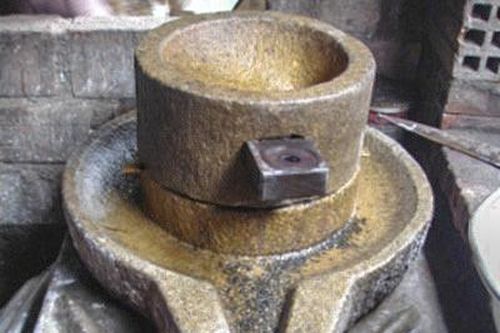 Chiếc cối đá xay bột của bà tôi