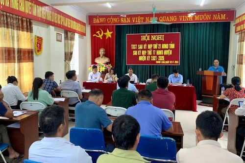 Đồng chí Phó Chủ tịch HĐND tỉnh tiếp xúc cử tri huyện Nậm Nhùn