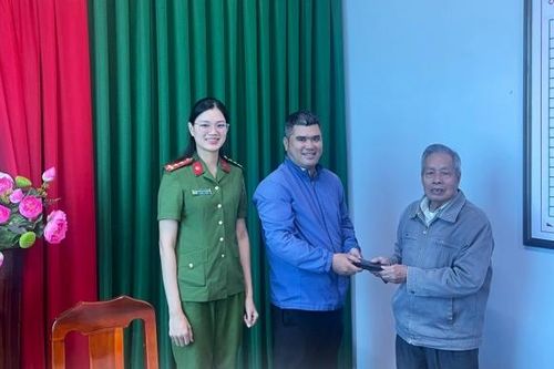 Bảo Lộc: Nhặt được chiếc ví có nhiều tiền mặt, cụ ông 84 tuổi tìm trả lại người mất