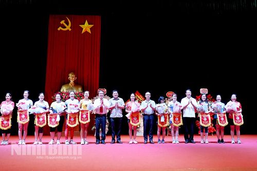 Khai mạc Giải bóng chuyền hơi nữ tỉnh Ninh Bình năm 2024