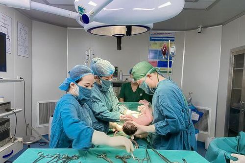 Người mẹ mắc bệnh lupus ban đỏ đa biến chứng đón con chào đời khỏe mạnh