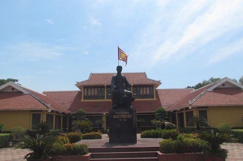 Tháng Bảy về, đọc lại 'Văn tế thập loại chúng sinh'