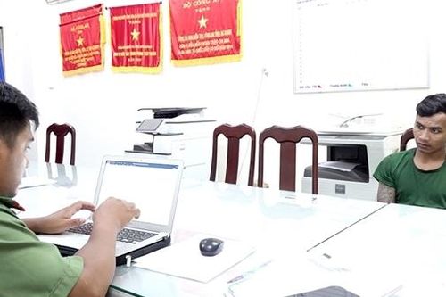 Khởi tố, tạm giam đối tượng tàng trữ trái phép súng quân dụng K54