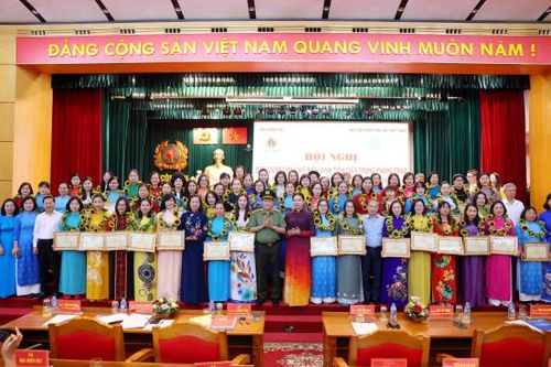 Tôn vinh 31 tập thể, 35 cá nhân phụ nữ điển hình tiên tiến trong phong trào toàn dân bảo vệ ANTQ
