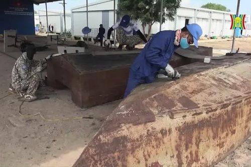 Công binh Việt Nam xây lớp học cho trẻ em nghèo ở châu Phi