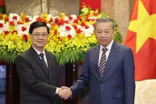 Chủ tịch nước tiếp Trưởng khu hành chính Hong Kong (Trung Quốc)