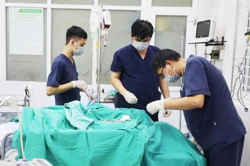 Huy động đội ngũ bác sĩ giỏi cứu chữa nạn nhân vụ đứt cáp kéo ở Lào Cai