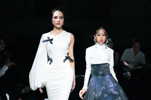 Mẫu nhí Joly Thảo Linh ấn tượng tại Fashion Show 'Giao thời' của NTK Thạch Linh