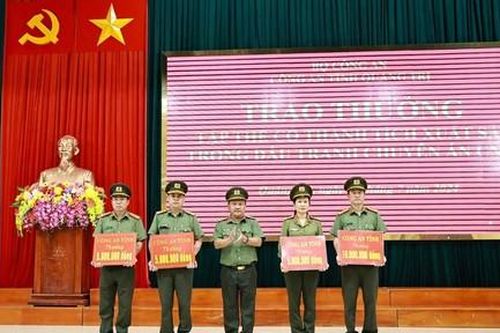 Phá đường dây sử dụng người dưới 16 tuổi để khiêu dâm, livestream trên MXH