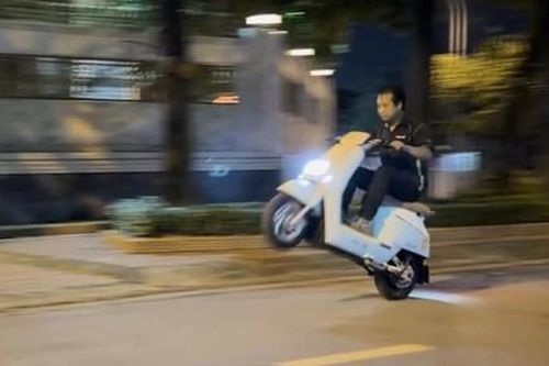 Xem dân chơi Sài Gòn độ 'quái xế': Xe điện 'vặn ga là bốc đầu'! (kỳ cuối)