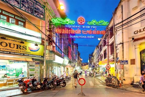 Khám phá phố Tạ Hiện
