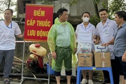 Thai phụ ở vùng lũ sát ngày sinh được y tế theo dõi 24/24 giờ