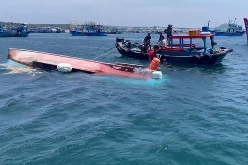 Chìm tàu cá, một ngư dân mất tích trên vùng biển Phú Quý