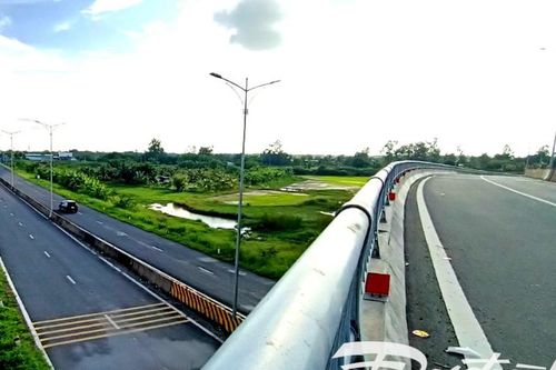 Đã dặm vá các 'ổ gà' trên tuyến Lộ Tẻ - Rạch Sỏi