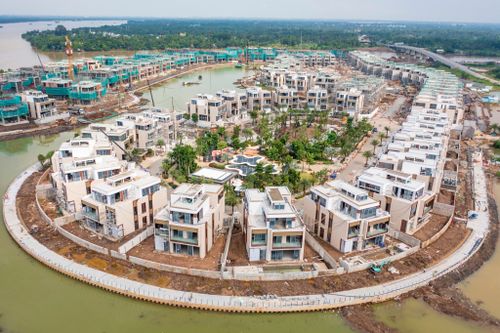 Cận cảnh những căn biệt thự hàng trăm tỷ đồng ở TP.HCM